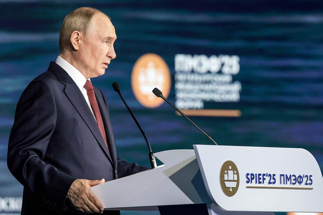 Президент РФ Владимир Путин на пленарном заседании XXVIII Петербургского международного экономического форума