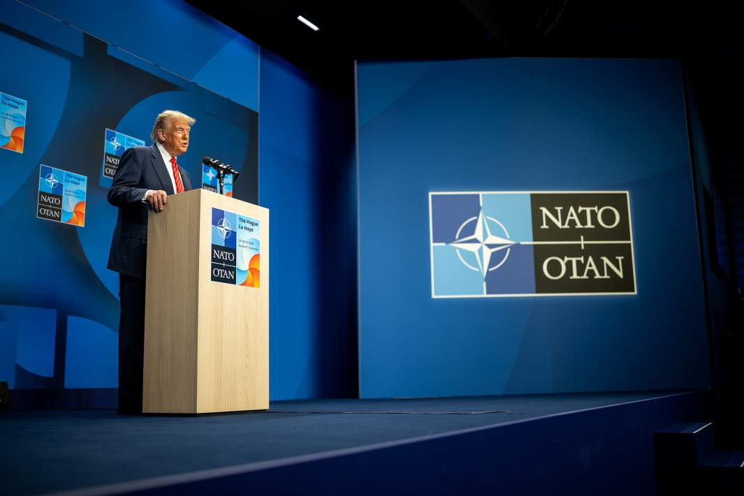 Дональд Трамп на саммите НАТО 