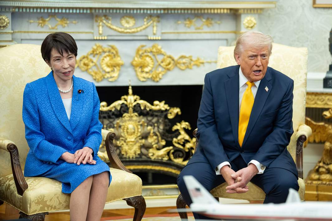 Дональд Трамп и премьер-министр Японии Санаэ Такаити