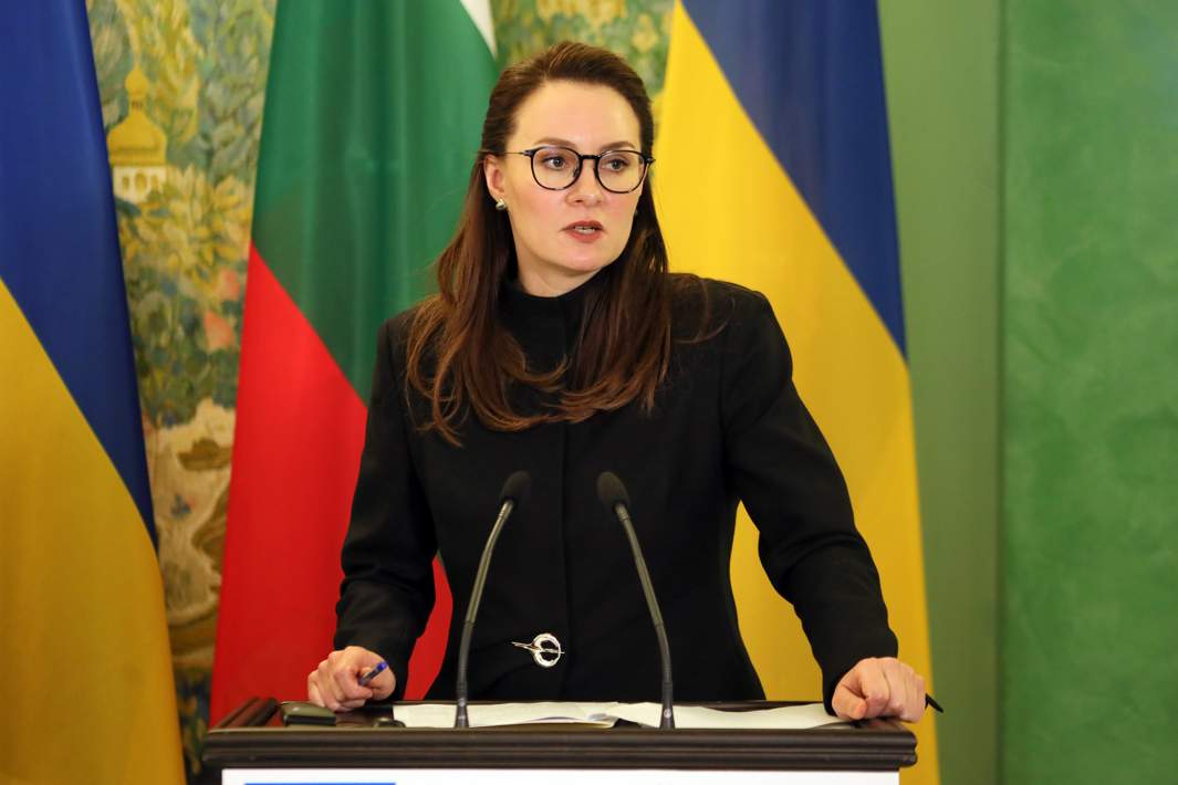 украина