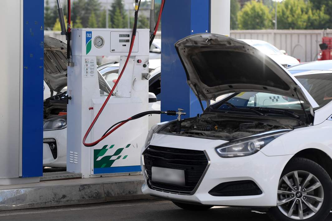 Заправка автомобиля газом 