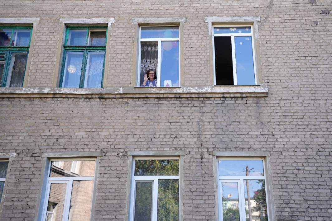 Сейчас семья живёт в ПВР, для них ищут дом