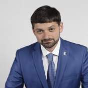 Нас защищали