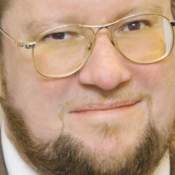 Главное достижение демократии в том, что у того, кто наверху, есть дверь 