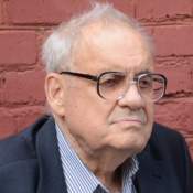 Он жил, как песню пел