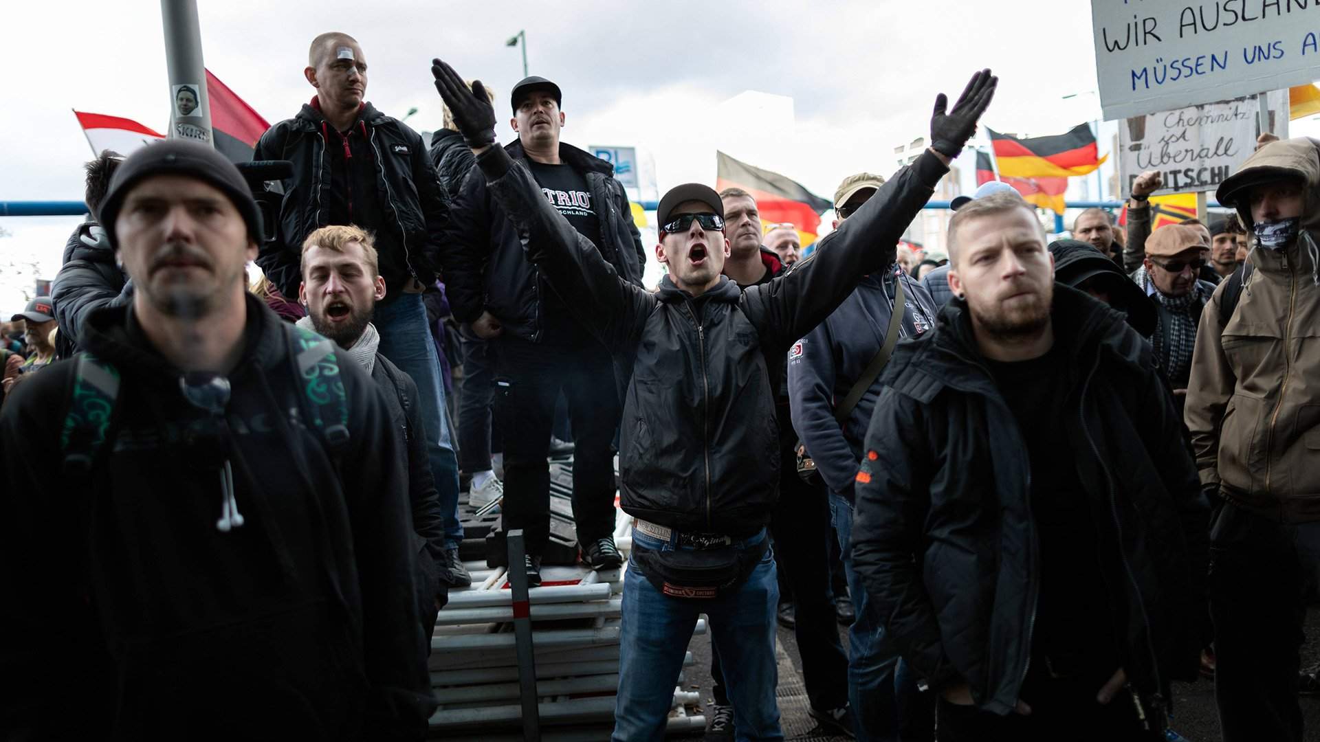 Неонацист что это. Марш неонацистов в Германии. Группировки неонацистов в Германии. Неонацисты в Германии 2020. Неонацисты в Германии 2022.