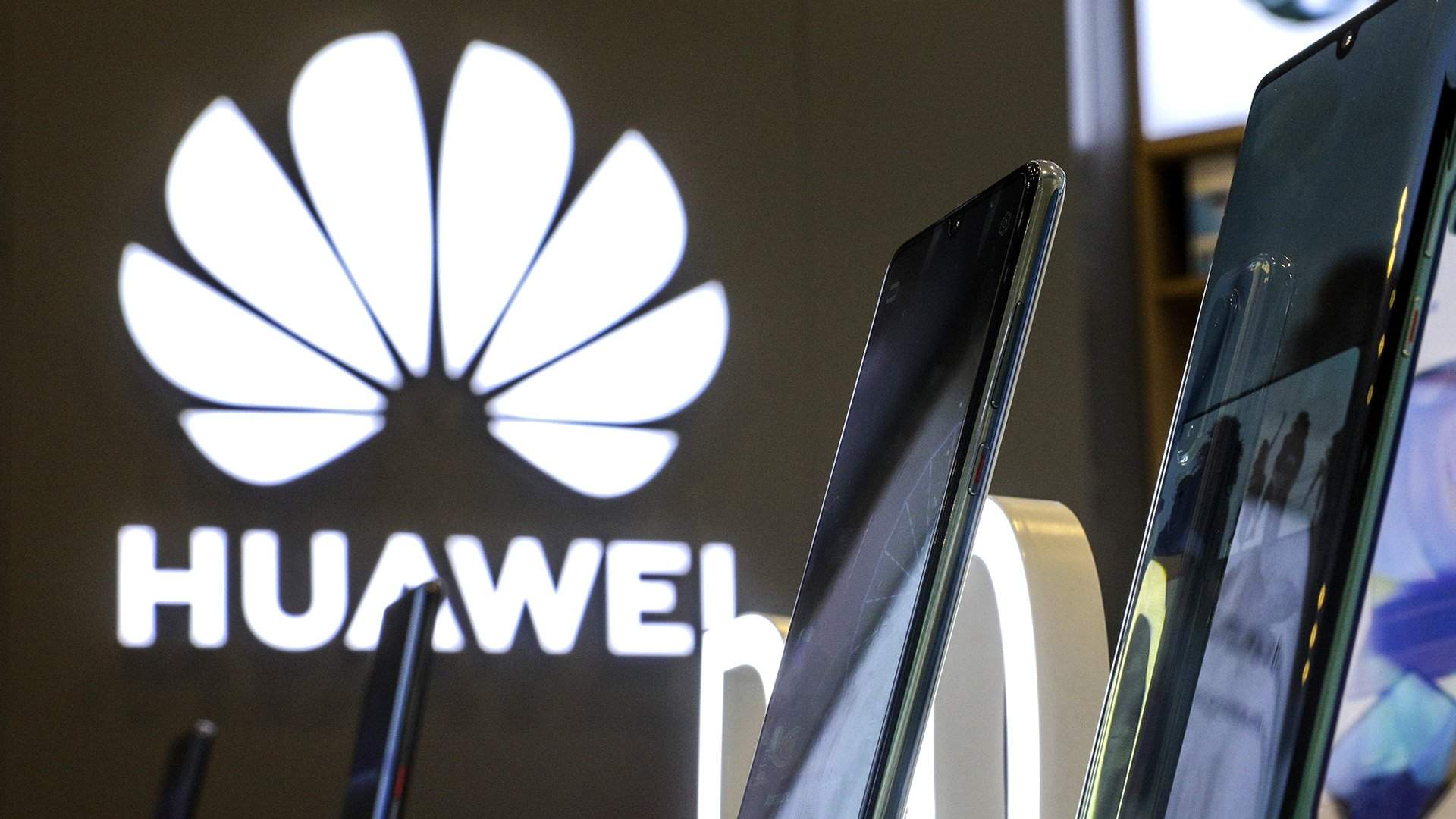 Войти в приложение: российские IT-гиганты могут наполнить ОС для Huawei |  Статьи | Известия