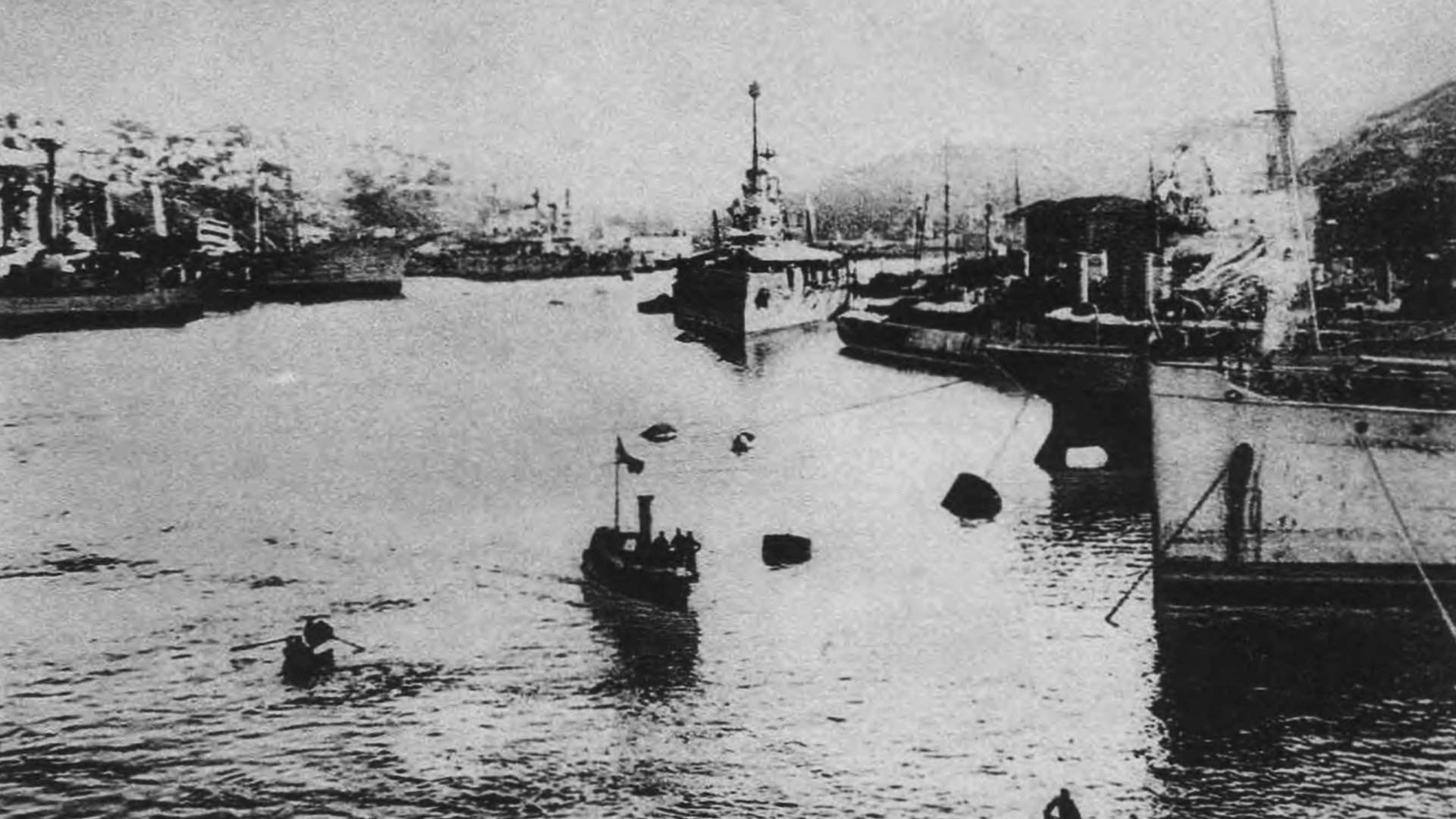 Затоплен корабль вмф. Затопление Черноморского флота в 1918. Затопление кораблей Черноморского флота в 1918 г. Германские снимки Южной бухты Севастополя 1918г. Затопление Черноморского флота в 1854.