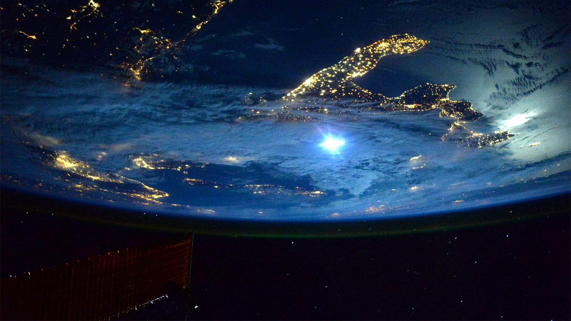 Край земли планета земля. Красивый вид из космоса. Планета вид из космоса. О земле и космосе. Снимки земли из космоса.
