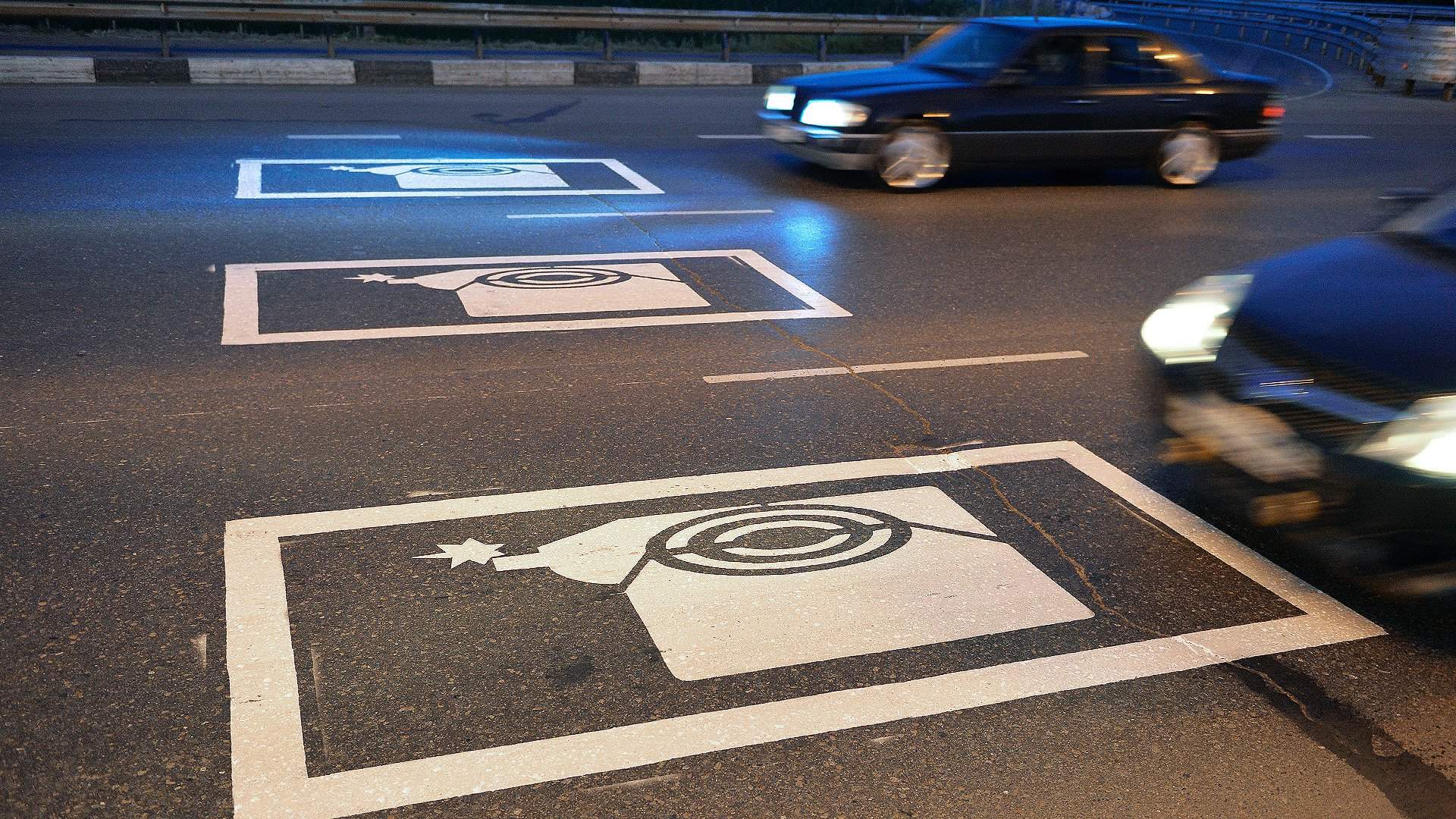 Штрафы сми. Знак на дороге Фотовидеофиксация на асфальте СПБ. Муляж дорожного радара. Муляж дорожного радара картинка.