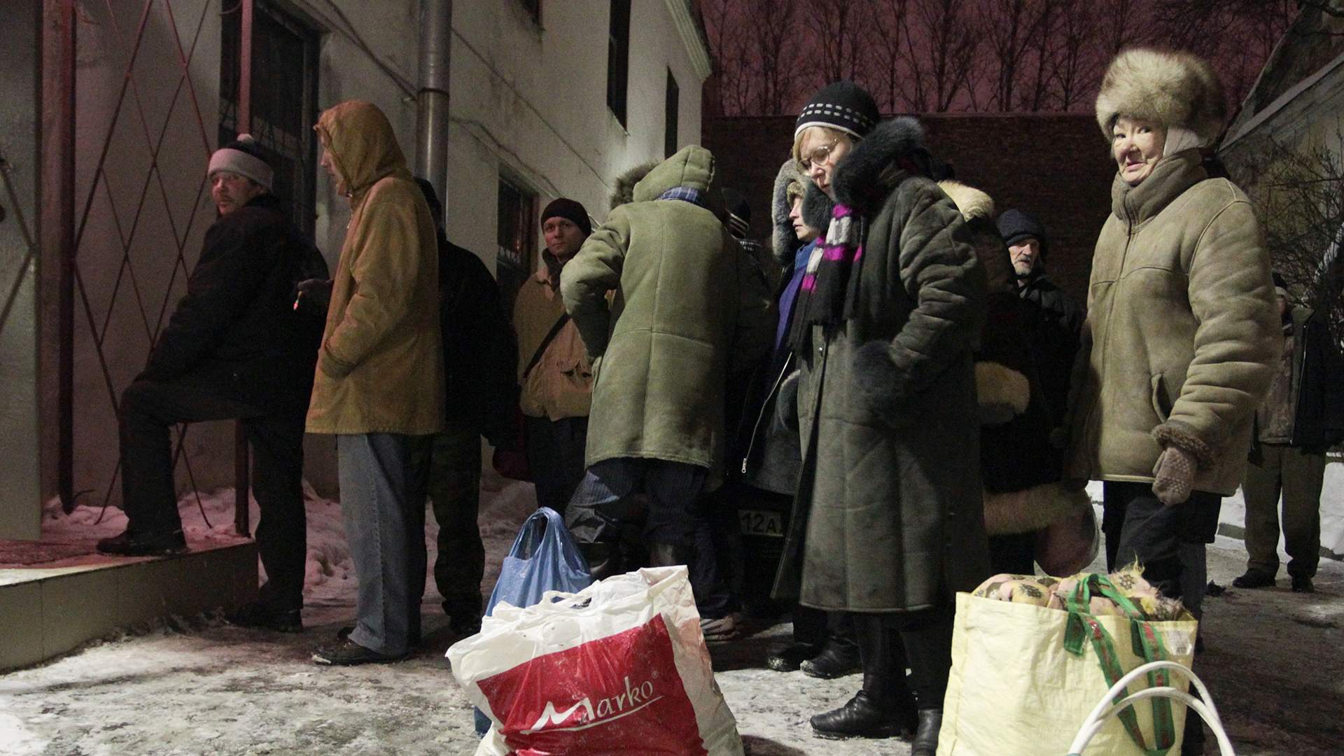 Порабощенные трудом: бездомного петербуржца пытали сотрудники соцприюта |  Статьи | Известия