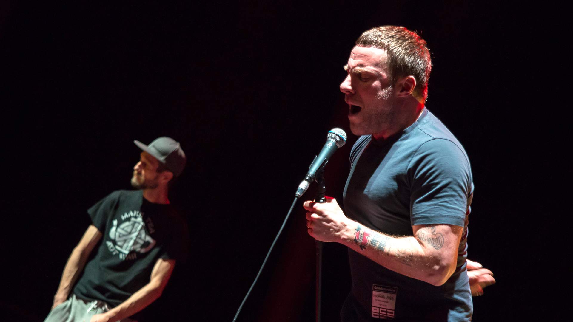 Пандемическая атака: Sleaford Mods и Перри Фаррелл возрождают панк-эстетику  | Статьи | Известия