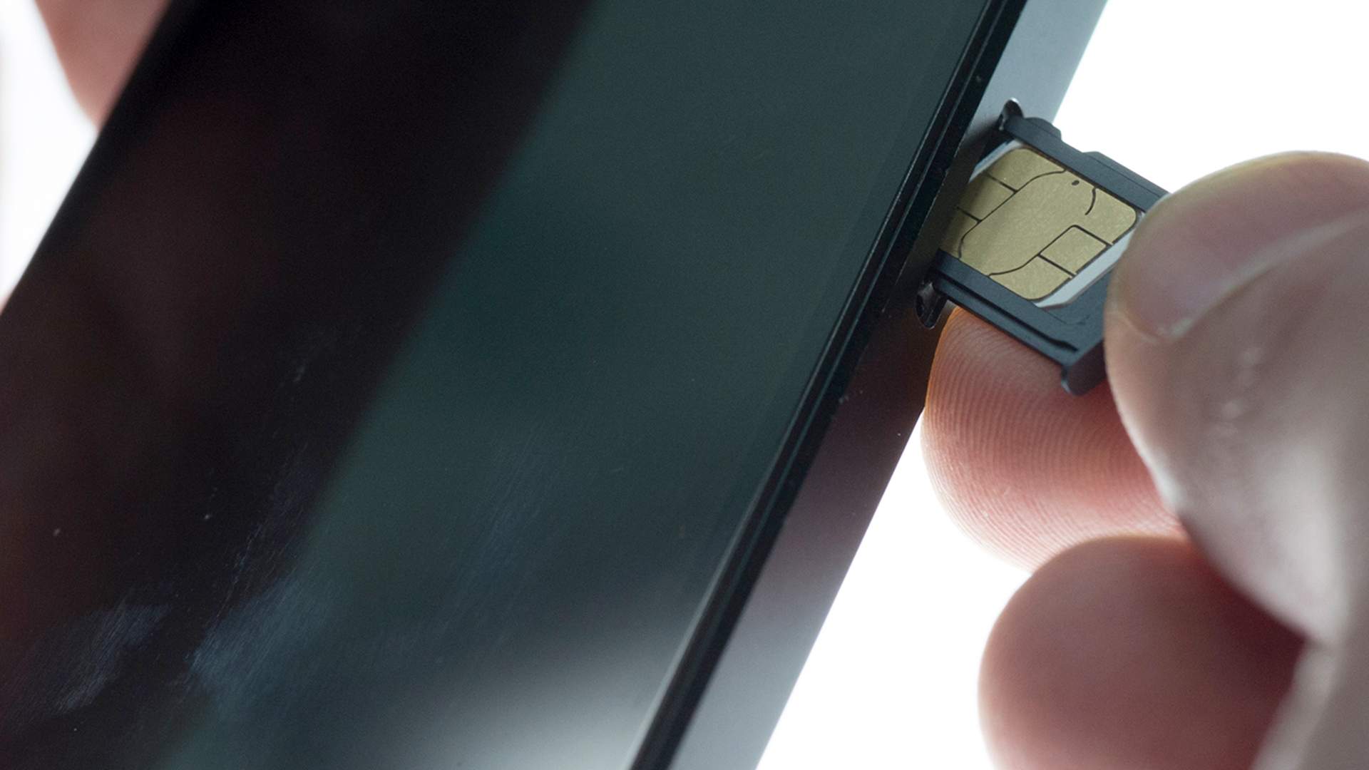 eSIM, откройся: россияне смогут оформить виртуальные карты по биометрии |  Статьи | Известия