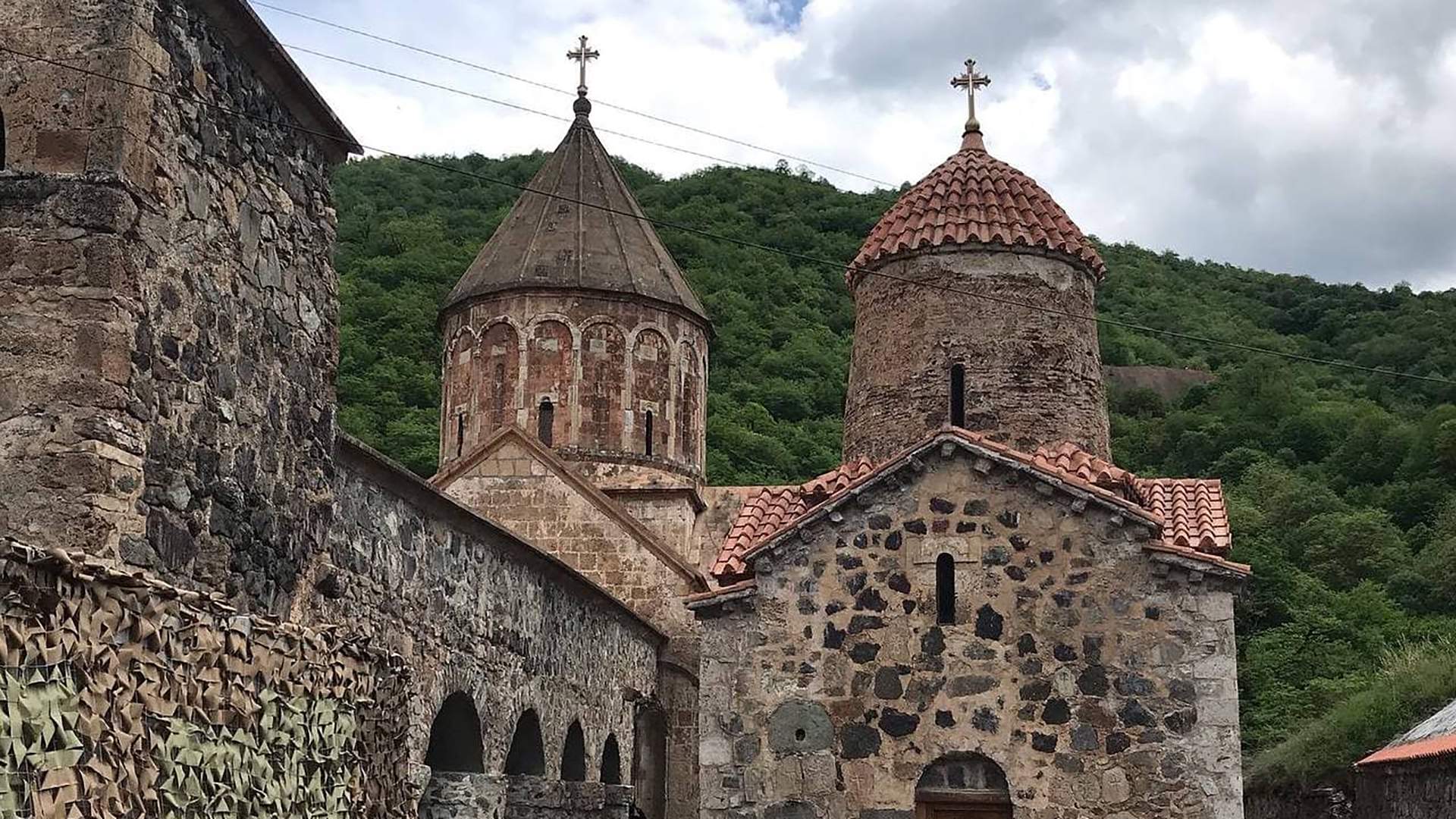 Высоко в Карабахе: как живет армянский монастырь после перехода региона к  Баку | Статьи | Известия