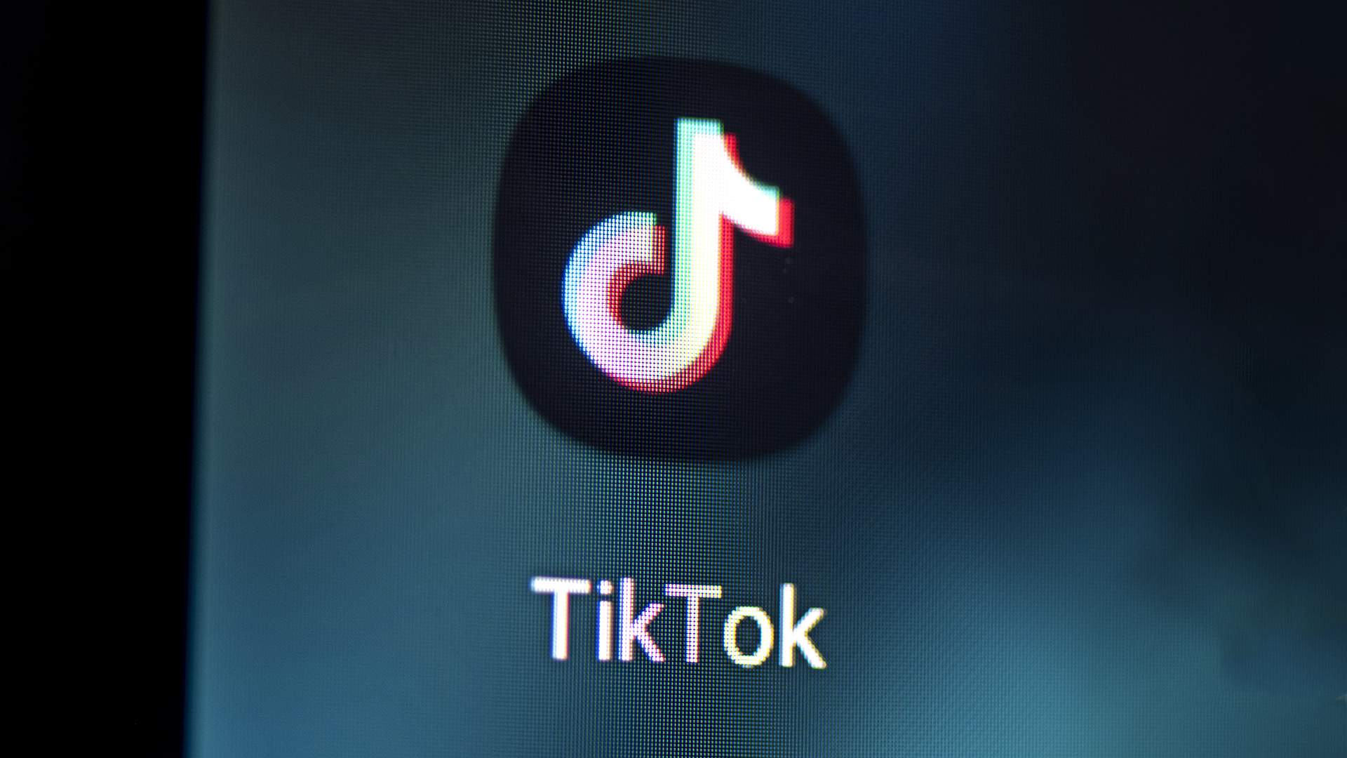 Отравленная ссылка: TikTok назвали лидером по контенту о суициде | Статьи |  Известия