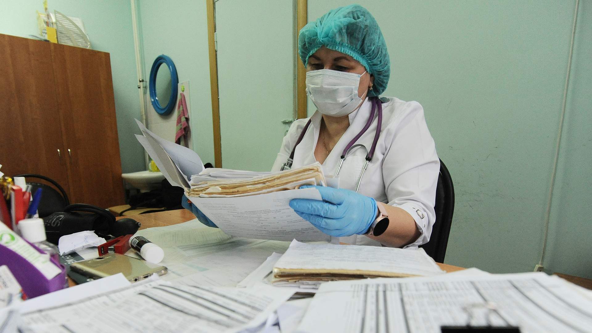 Кадромиопатия: почему в России не удается справиться с дефицитом врачей |  Статьи | Известия