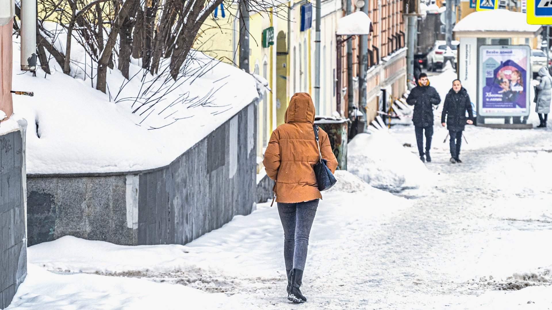 Погода в москве в феврале. Небольшой снег. Снег в Москве сегодня. Небольшой снег Малооблачно. Климат Москвы.