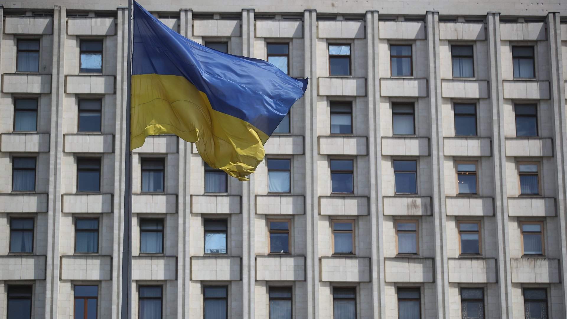 Выезд мужчин за границу - украинцы ответили стоит разрешить или нет | Новости РБК Украина