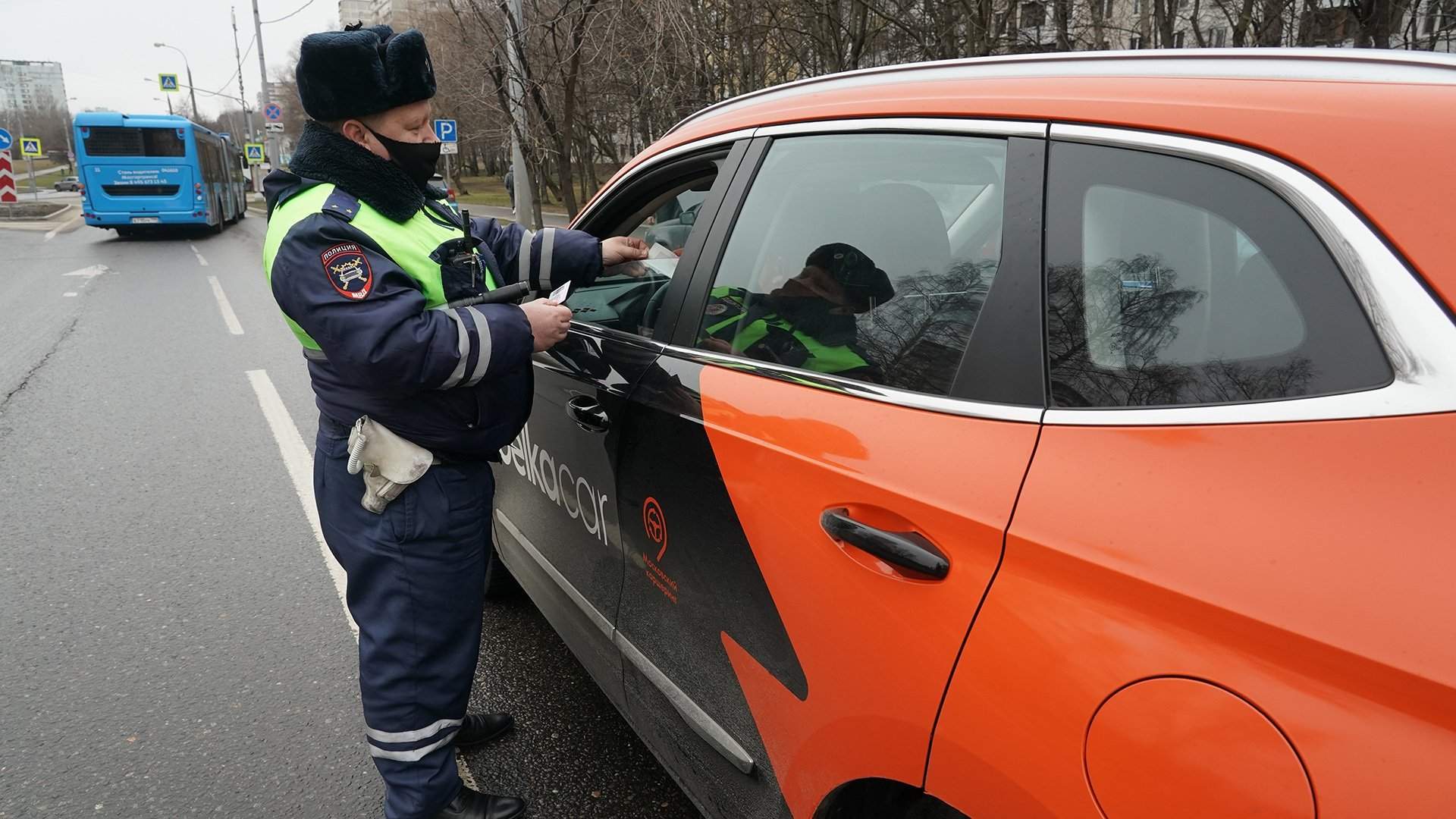 Экономят минуты, попадают в ДТП»: как ловят нарушителей на каршеринге |  Статьи | Известия