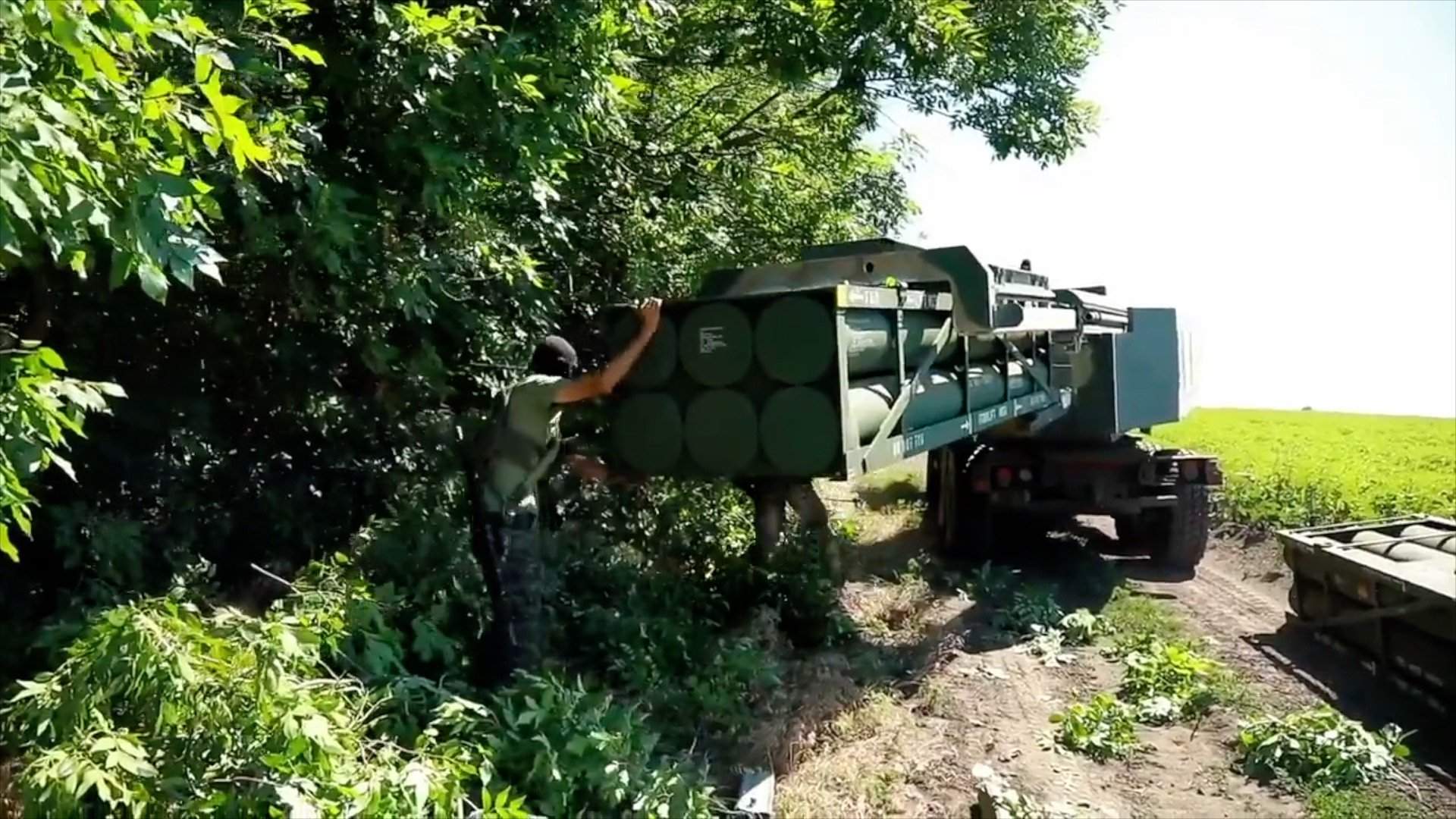 Сбить давление: в Минобороны РФ заявили об уничтожении первой РСЗО HIMARS |  Статьи | Известия