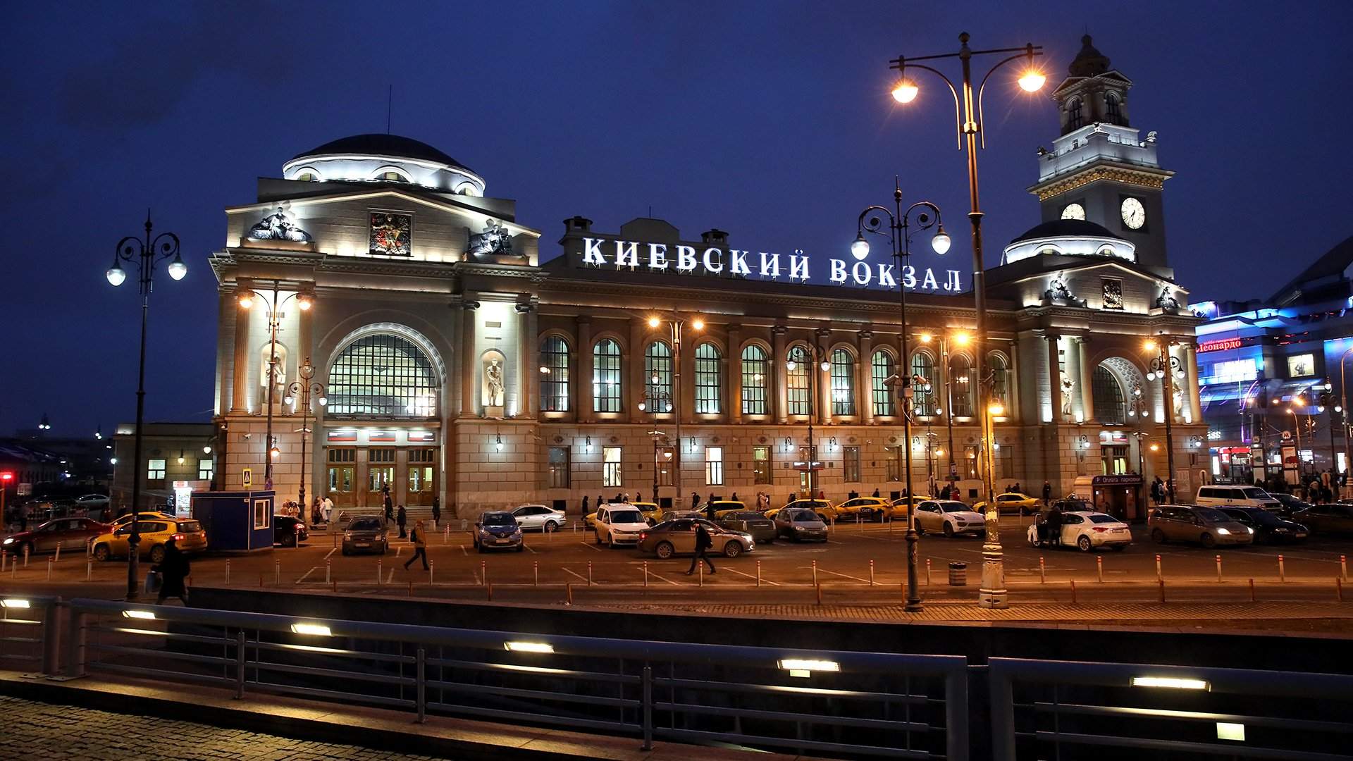 здание киевского вокзала в москве