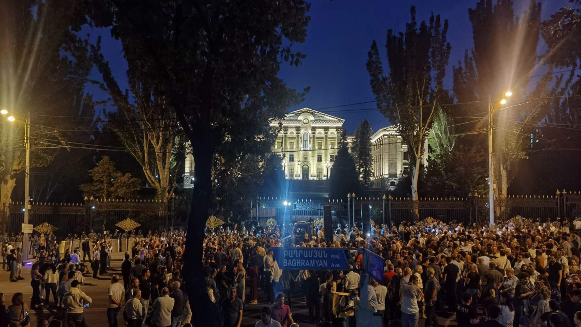 Перейти в уступление: почему в Армении требуют отставки Никола Пашиняна |  Статьи | Известия