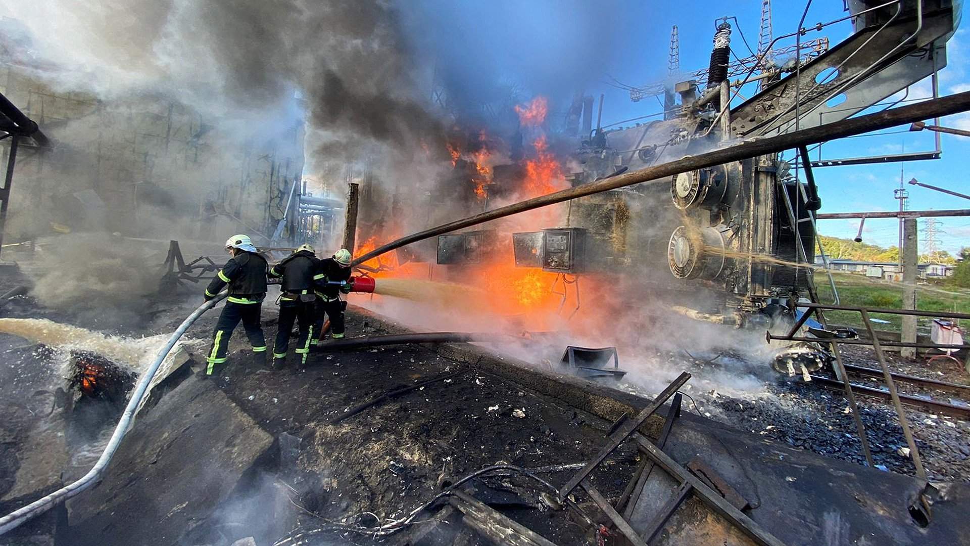 Удар возмездия по украине сегодня новости. Взрывы на промышленных предприятиях. Взрывы на Украине. Пожар от электричества.