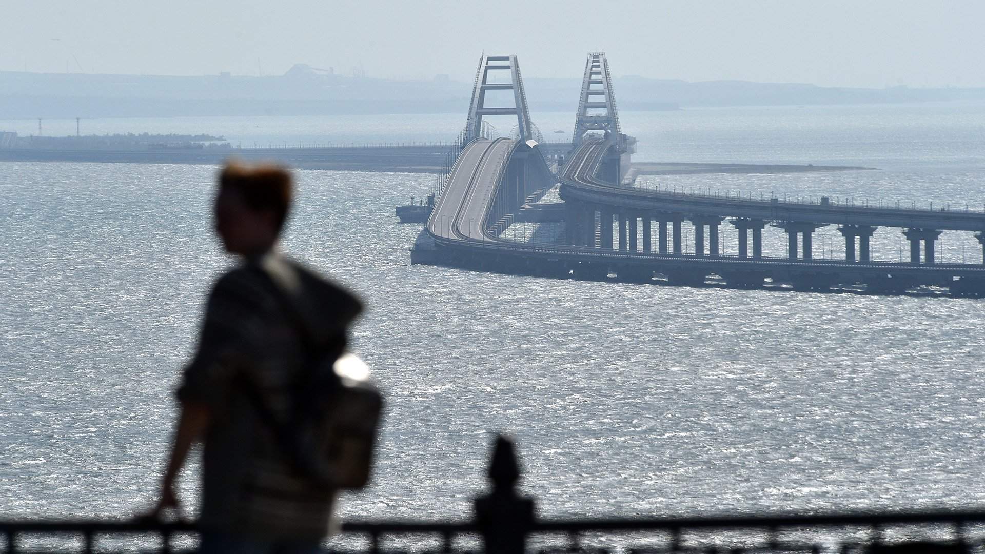 Берег правых: движение по Крымскому мосту постепенно восстанавливается |  Статьи | Известия