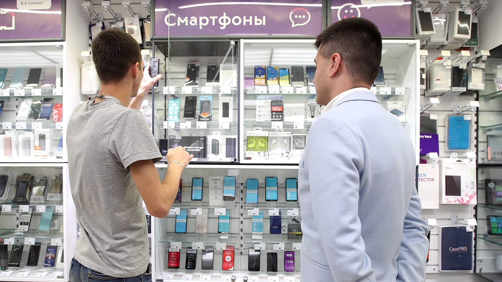 Приподнять трубку: продажи смартфонов в России выросли в 1,5 раза | Статьи  | Известия