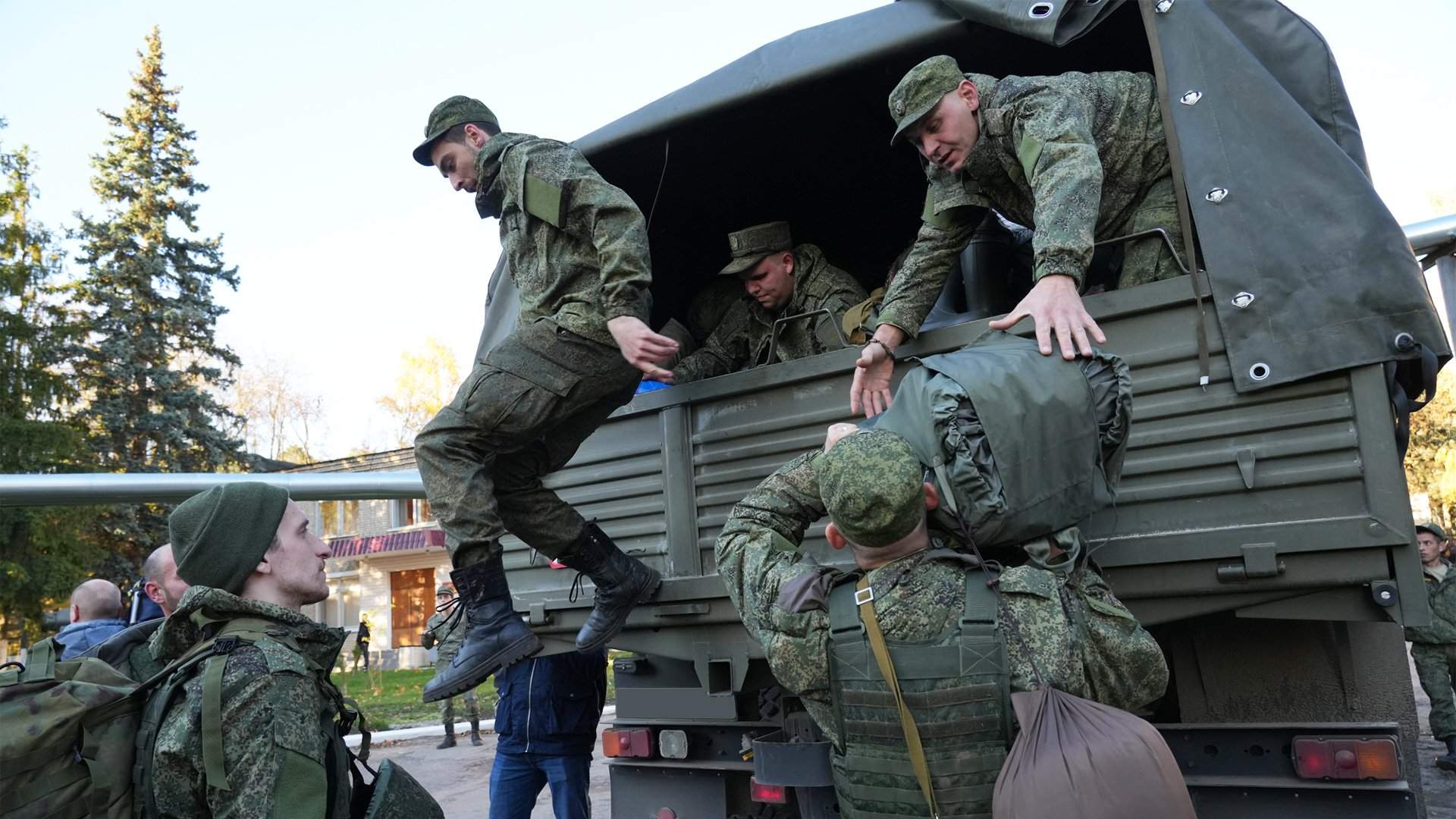 Замена мобилизованных на контрактников последние новости. Военная мобилизация. Боевые обеспечение вс. Мобилизация в Свердловской области. Мобилизация во Владимирской области.