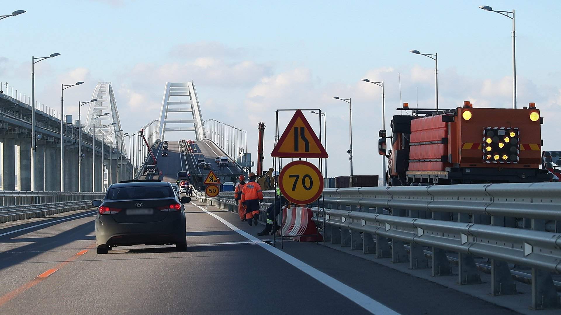 Инфоцентр: очередь у Крымского моста увеличилась до 412 машин
