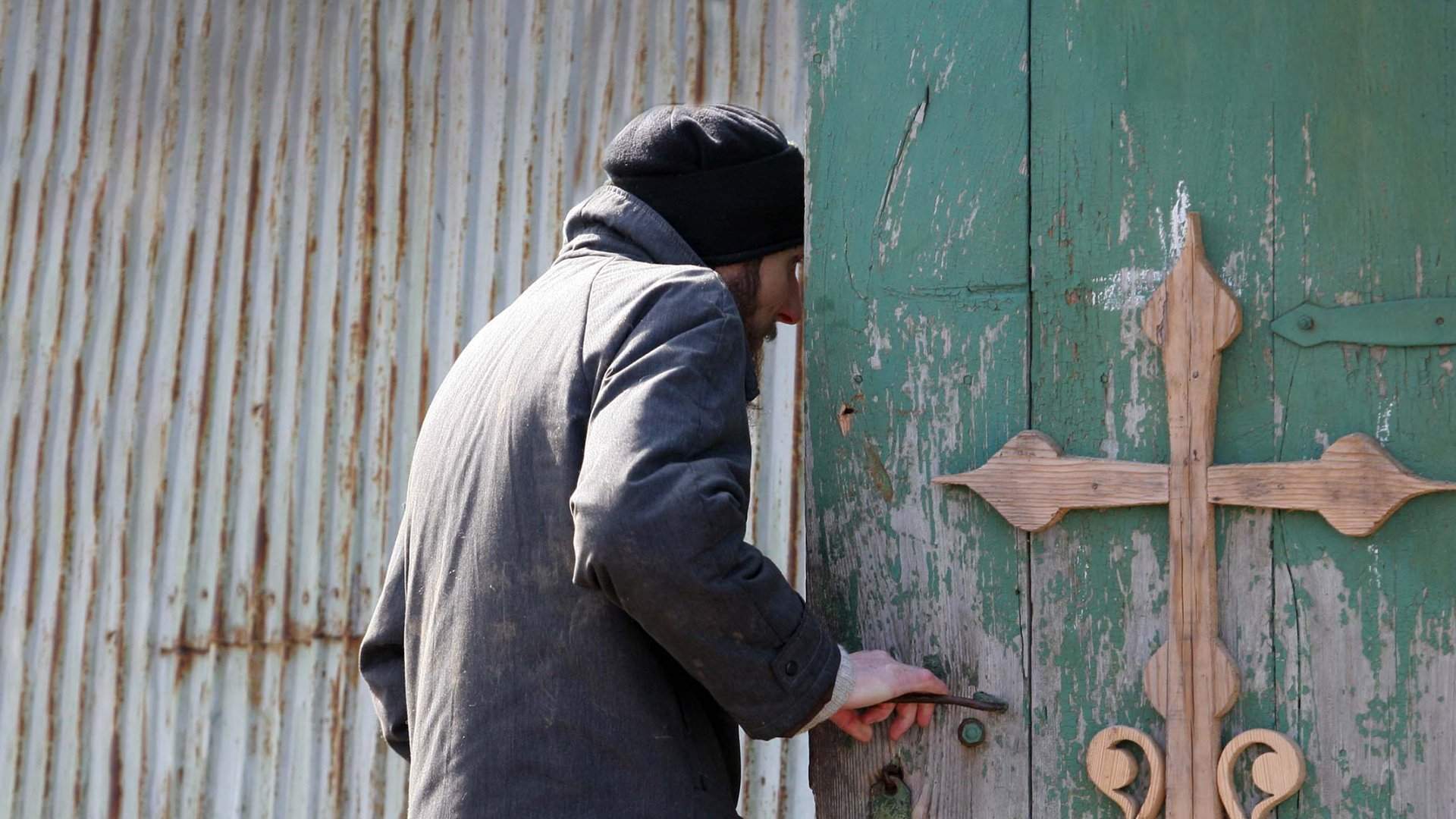 Плакат от страха: российских сектантов готовят к протестам | Статьи |  Известия