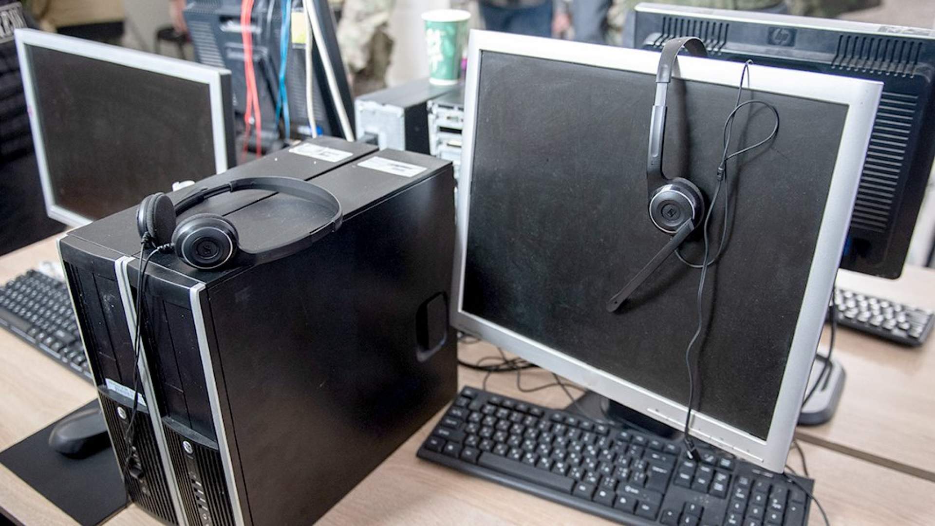 Нашли на радиорынке: харьковская полиция ищет хозяев украденных телефонов и ноутбуков
