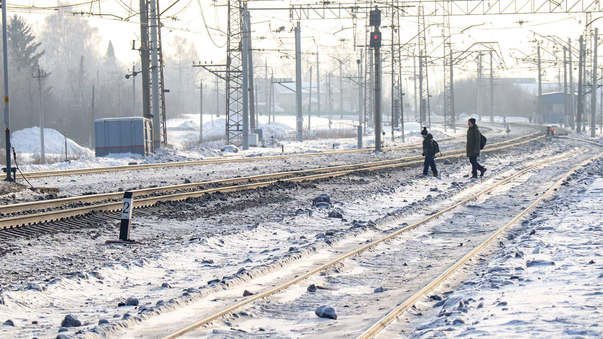 Шалость — не радость: кто стоит за диверсиями подростков на железных  дорогах | Статьи | Известия