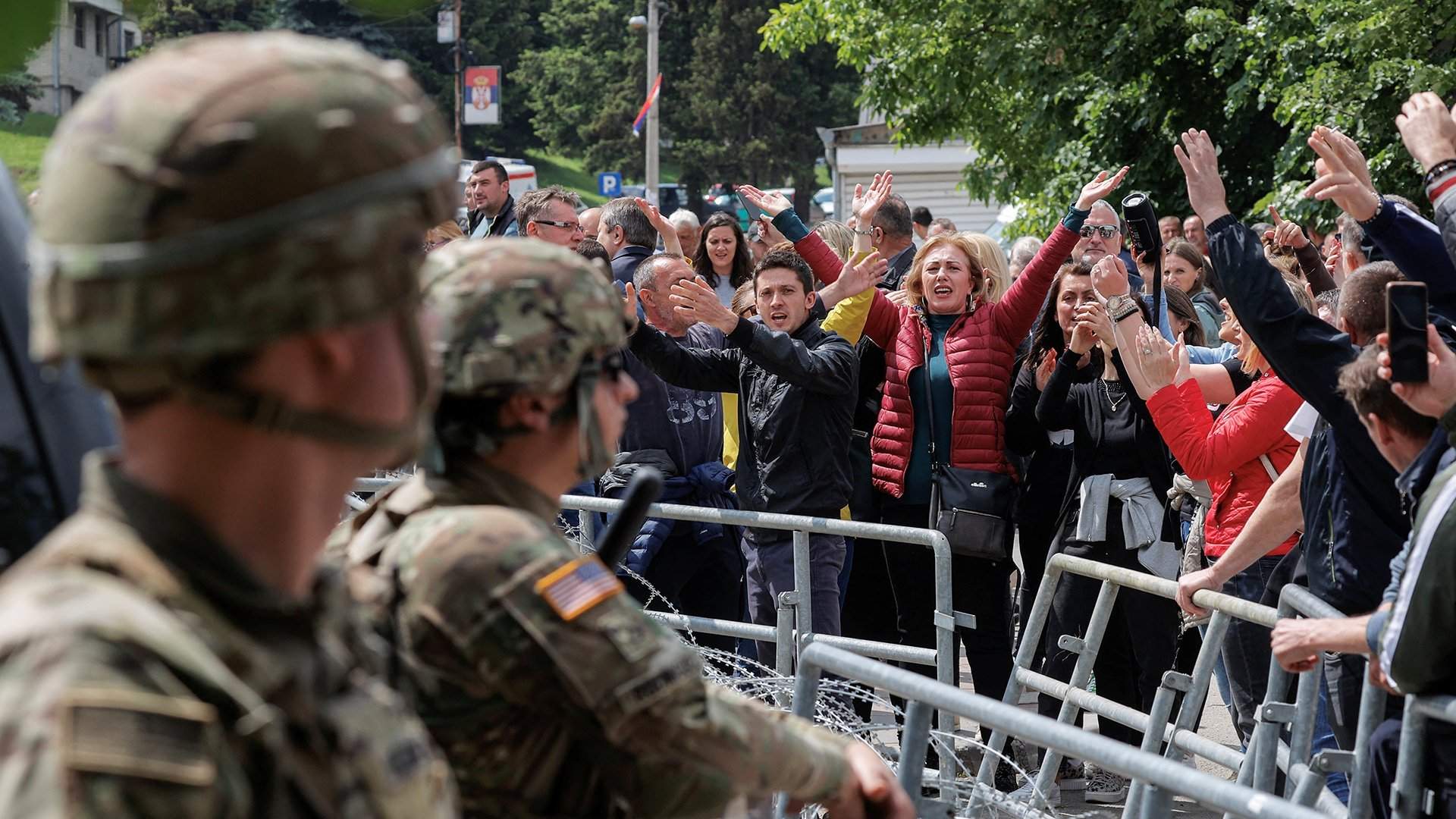 Сербия на сегодняшний день. За Косово. Армия Сербии. Сербские женщины. Сербские войска.