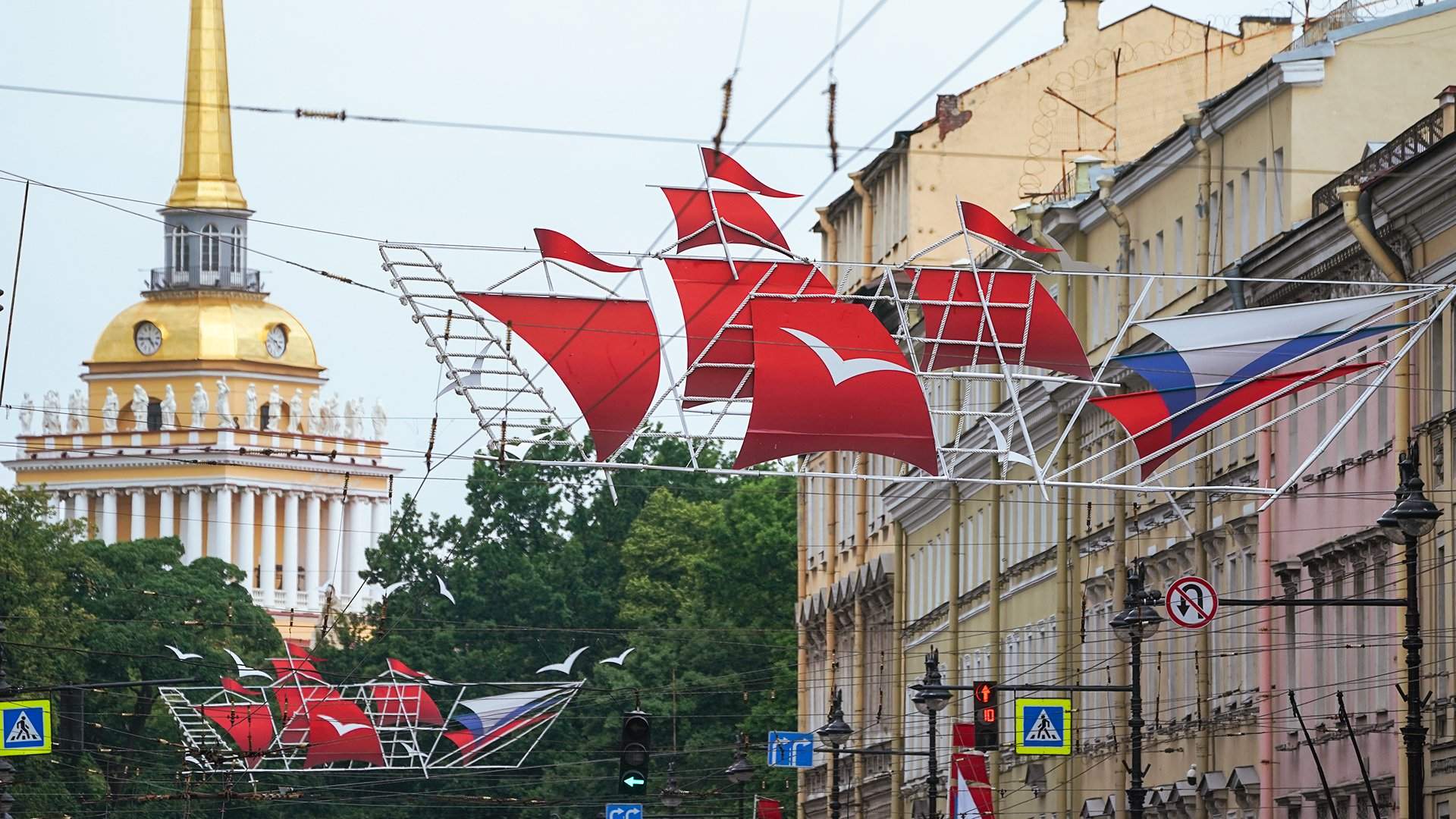 Одни — на всех: школьники из новых регионов увидят «Алые паруса» | Статьи |  Известия