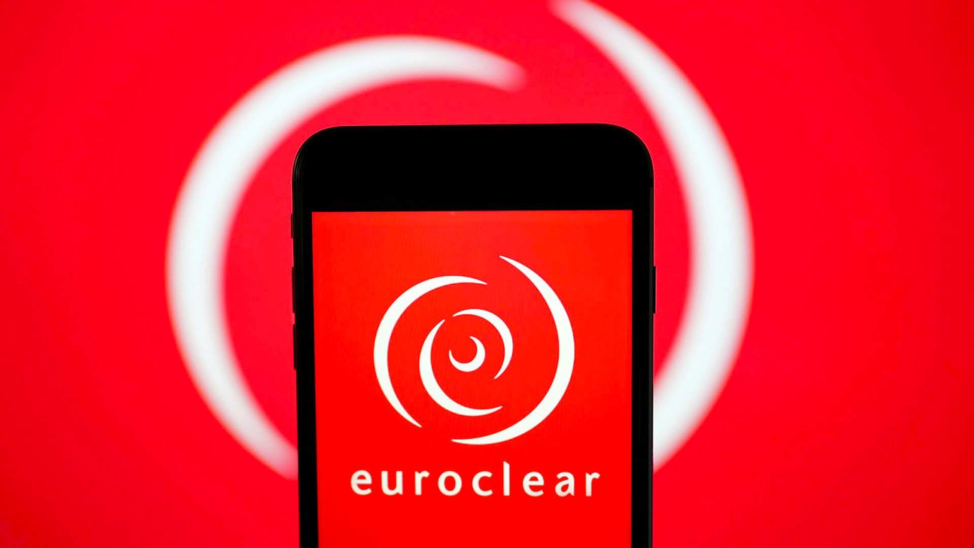 Запрос достатка: инвесторы РФ подают коллективный иск против Euroclear |  Статьи | Известия