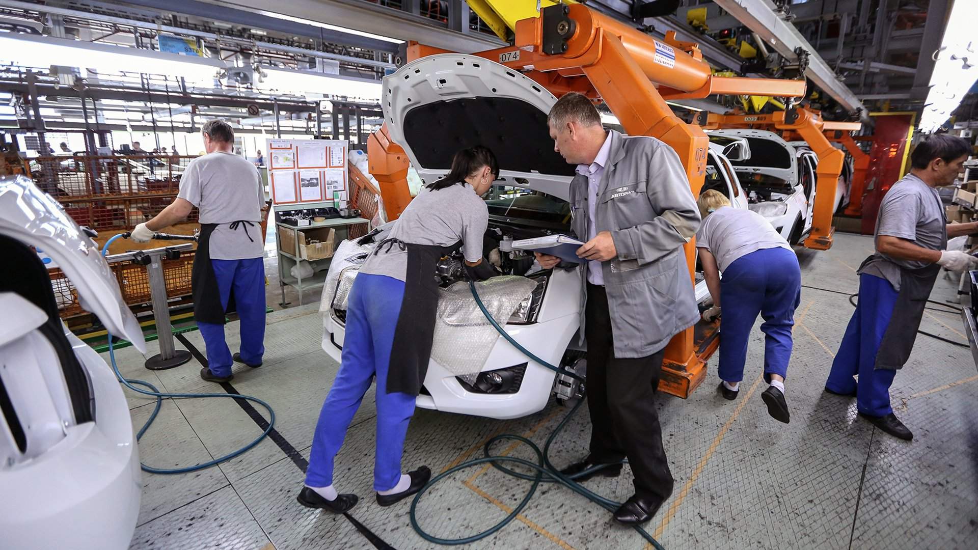 Выпуск машин. Волжский автозавод «АВТОВАЗ».. Улир АВТОВАЗ Тольятти. АВТОВАЗ Тольятти инженер. АВТОВАЗ цех.