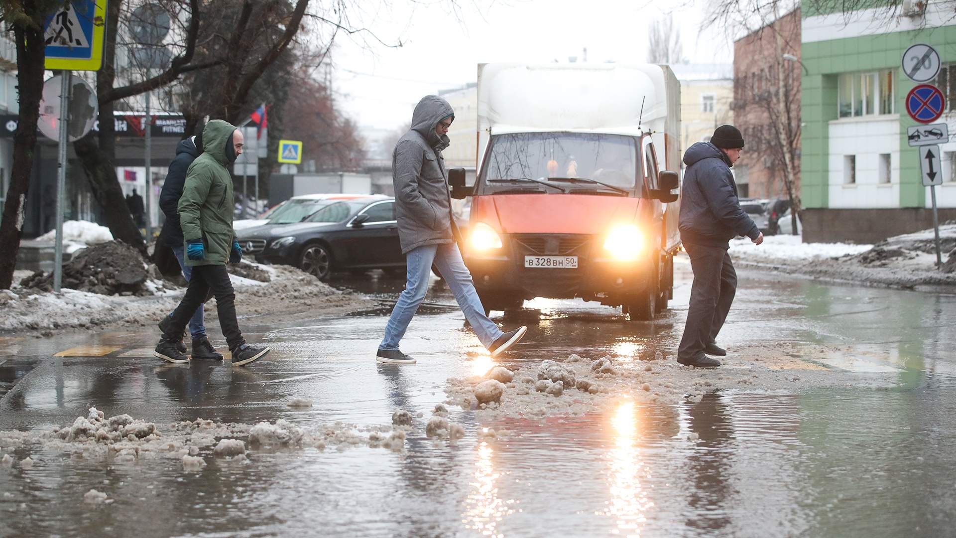 Новогодний грязевик: когда в Москву и Петербург вернется зима | Статьи |  Известия