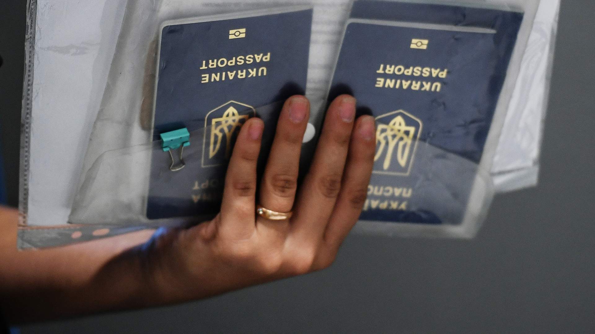 Мошенники торговали поддельными паспортами Украины