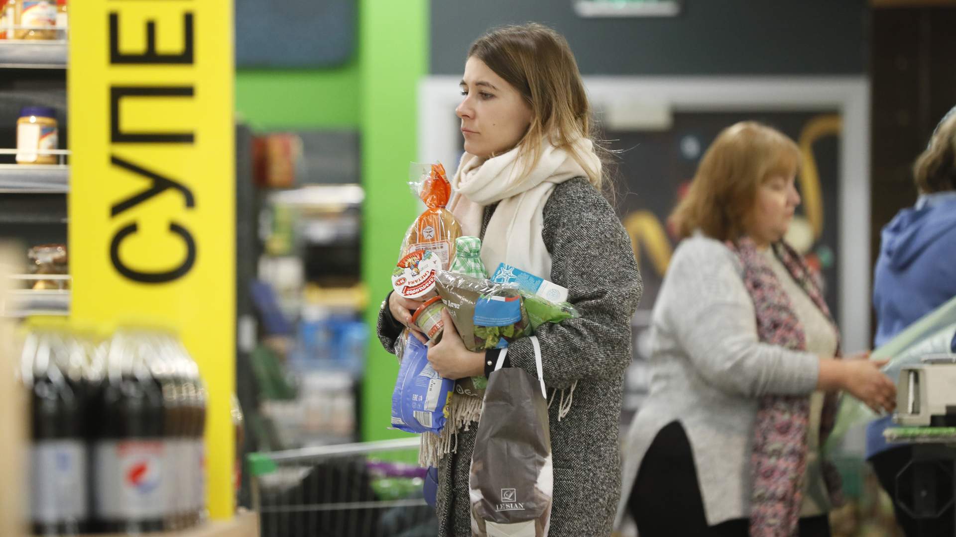 Велели делиться: в магазинах могут появиться полки с бесплатными продуктами  | Статьи | Известия