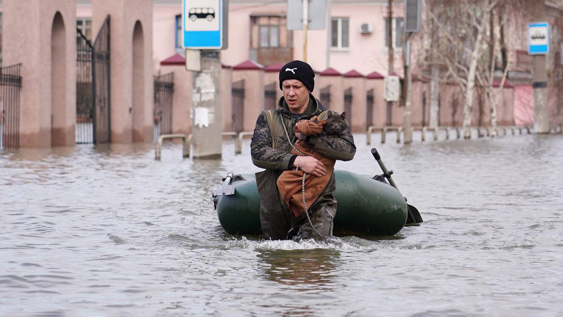 На длинном паводке: большая вода пришла и в Тюменскую область | Статьи |  Известия