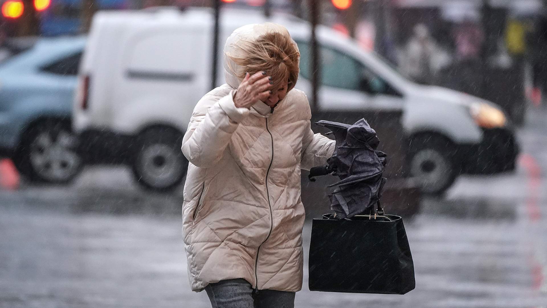 9-балльный шторм в Питере, Москве и других регионах