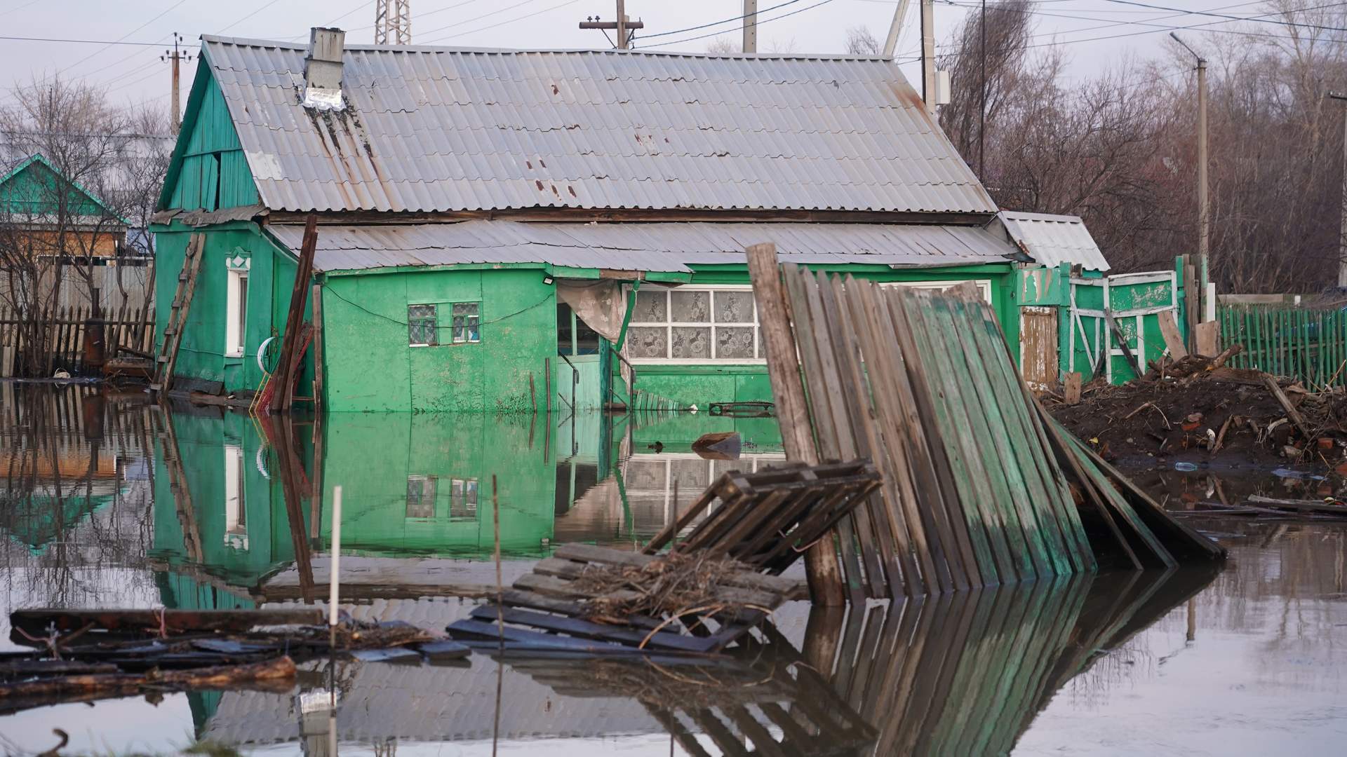 Нежилые массивы: как восстанавливается затопленный весной Орск | Статьи |  Известия