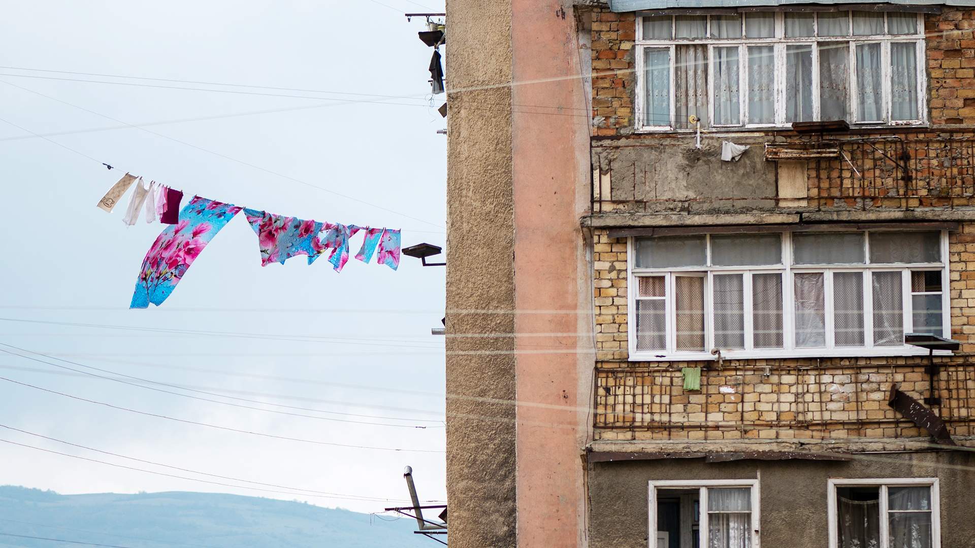 В ГД предложили разрешить регионам назначать УК в аварийные дома без  конкурса