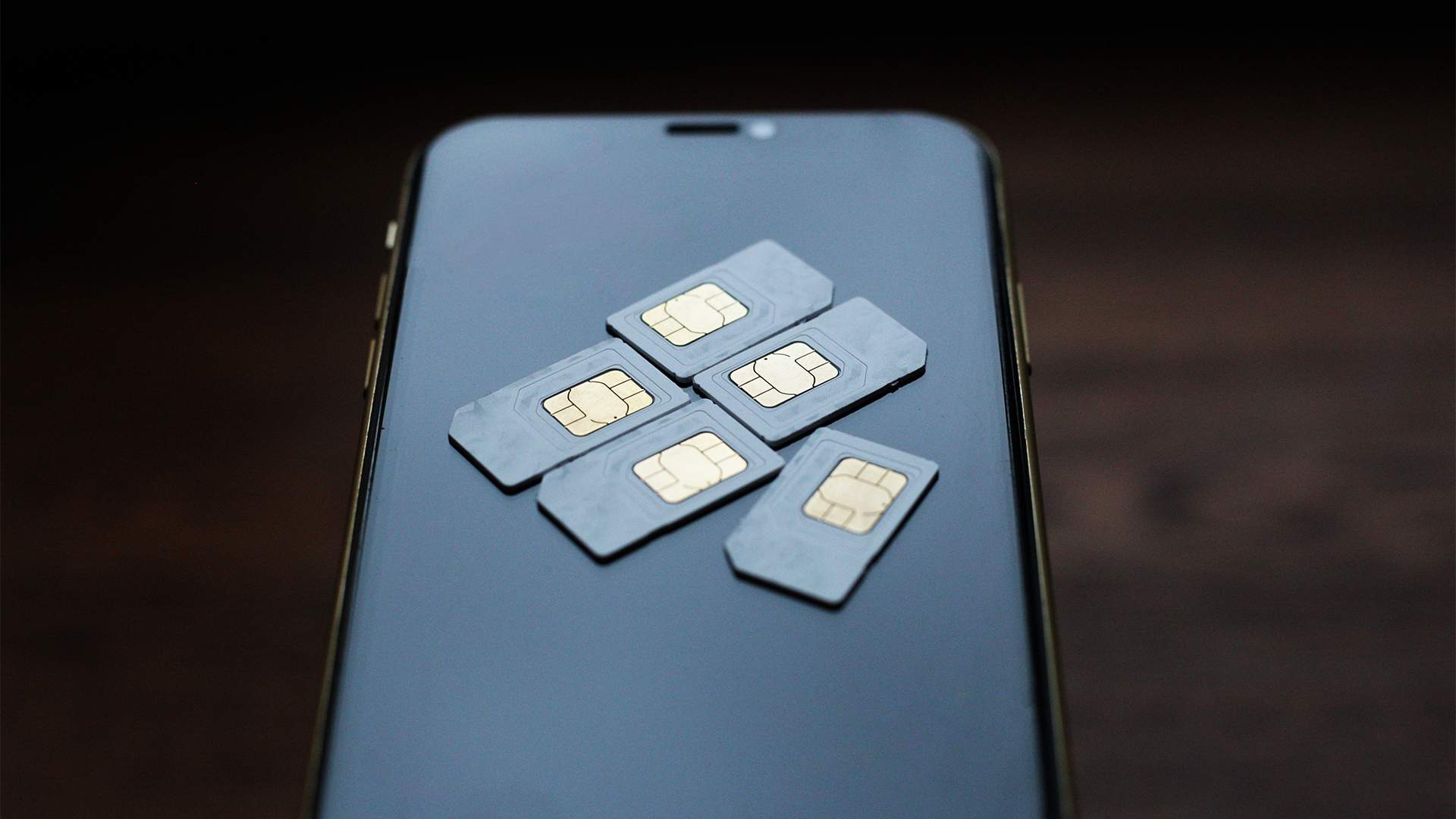 Порочная связь: почему продавцов «левых» сим-карт не пугают запреты