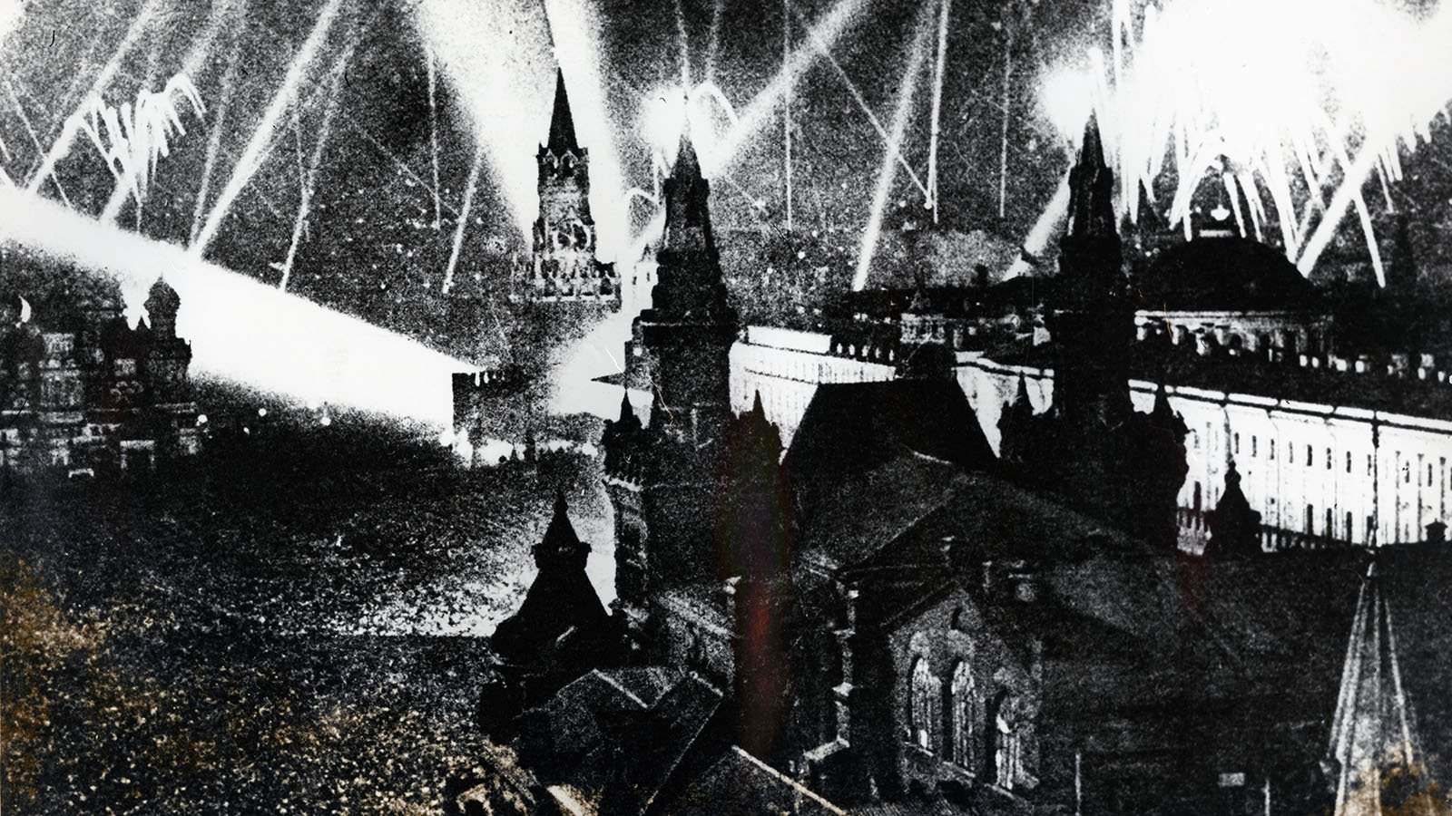 Салют в Москве в честь Победы 1945
