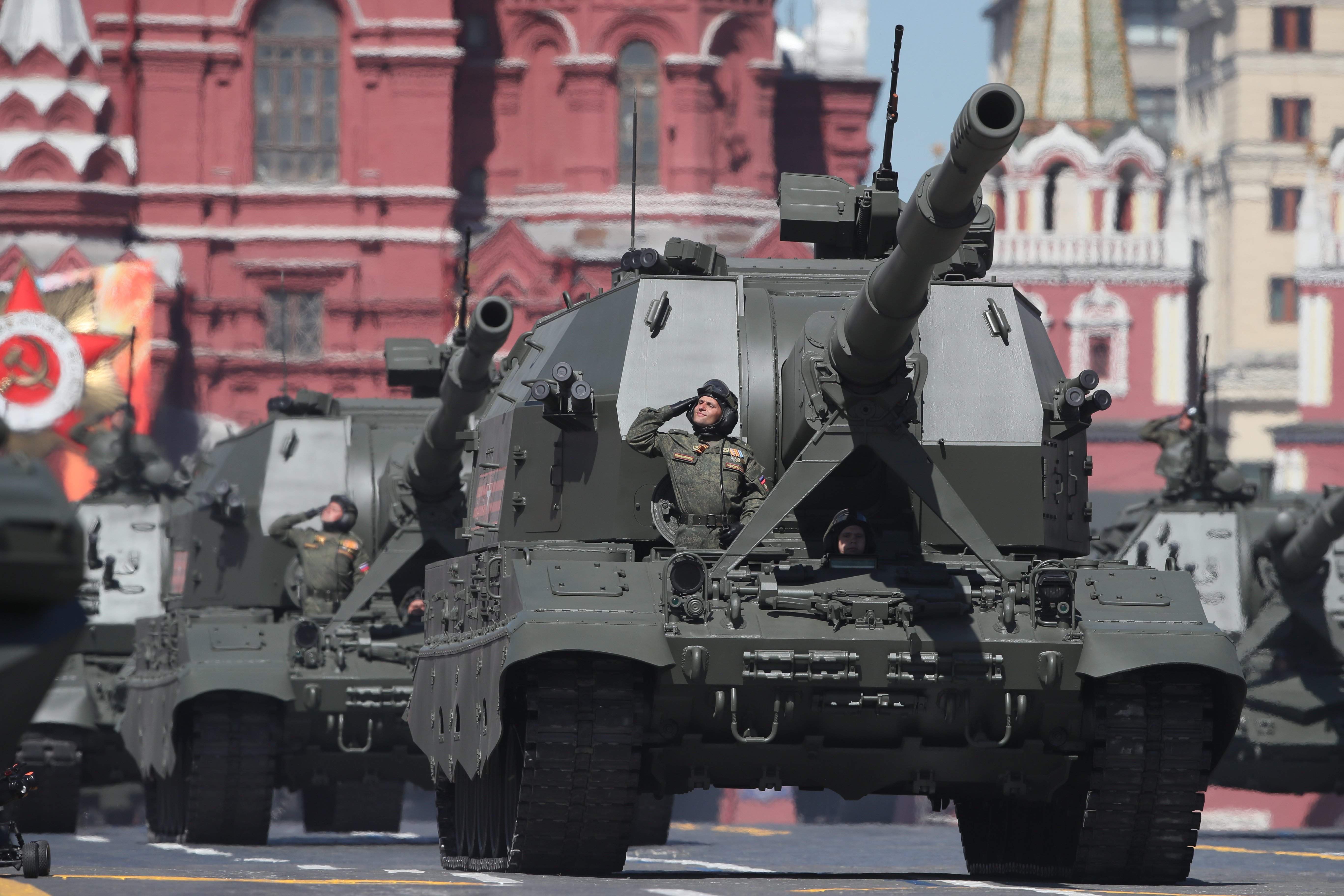 Боевых побед. Коалиция св на параде Победы 2020. Самоходная гаубица на параде Победы. Коалиция св армия 2020. Парад Победы артиллеристы.