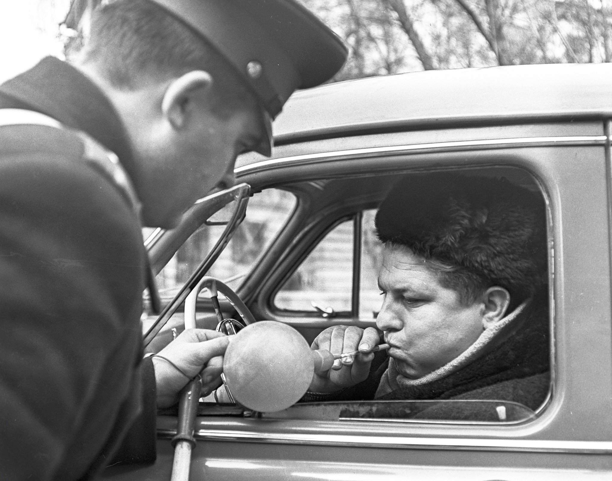 Видео шофера. Советский шофер. Советский водитель. Советские Автомобилисты. Автолюбители СССР.