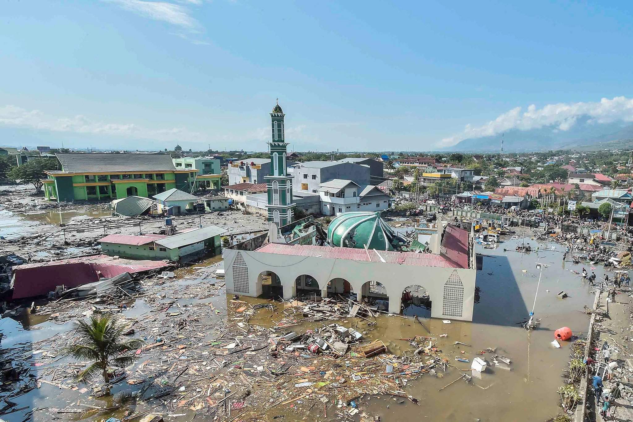 Арабские эмираты потоп. ЦУНАМИ 2004 мечети. ЦУНАМИ Индонезия 2004 мечети.